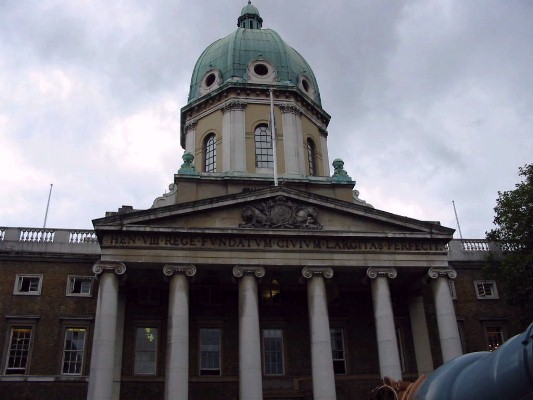 Imperial War Museum building, impressive but bit cramped at the top