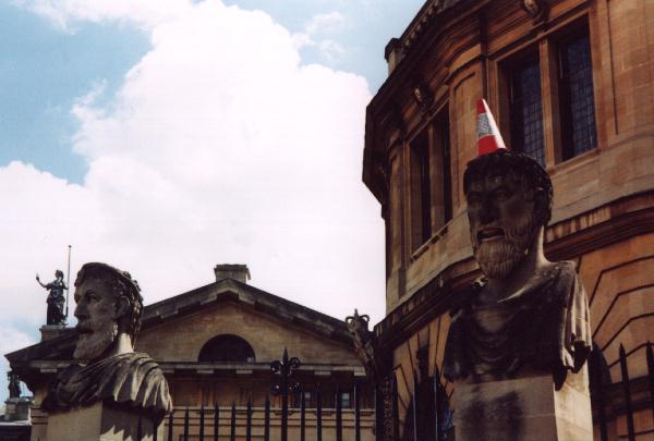 A rather bizarre sculpture, looks like the surrealist are at large in Oxford