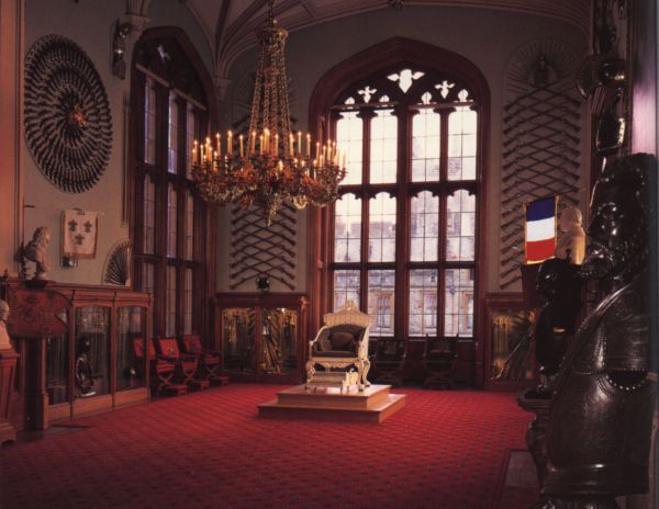 That chandelier's not messing about is it? Good to see they haven't sited the throne underneath it, just in case.